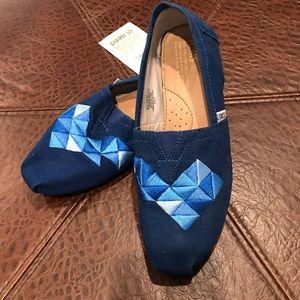 Toms blue slip on